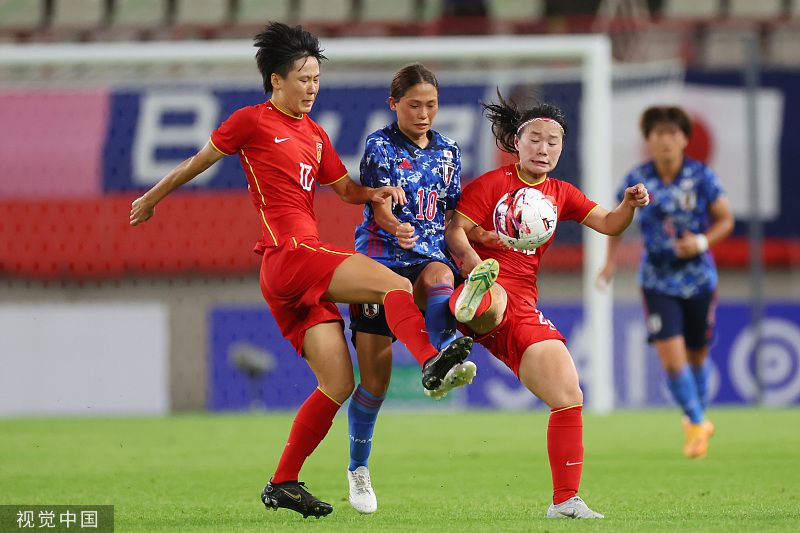 其中上场比赛，阿森纳在主场2-1力克狼队，球队目前依然保持在英超榜首的位置。